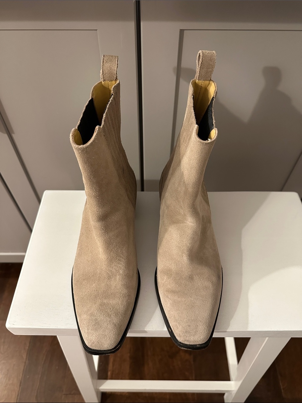 Aeyde Chelsea Boots in Beige